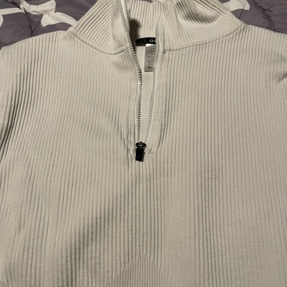 Cropped 1/4 zip, ribbed long sleeve workout top - Picture 2 of 4